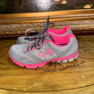 Under Armour Womens Gray Pink Training Shoe Sneakers 2012 Size 9